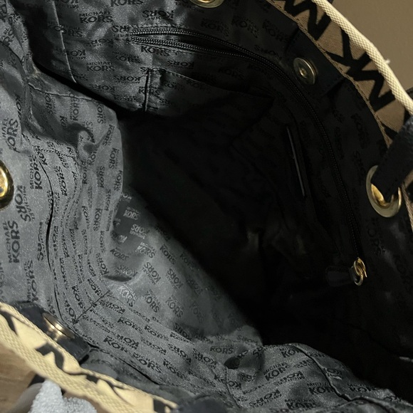 Michael Kors MK Tote - Picture 2 of 6